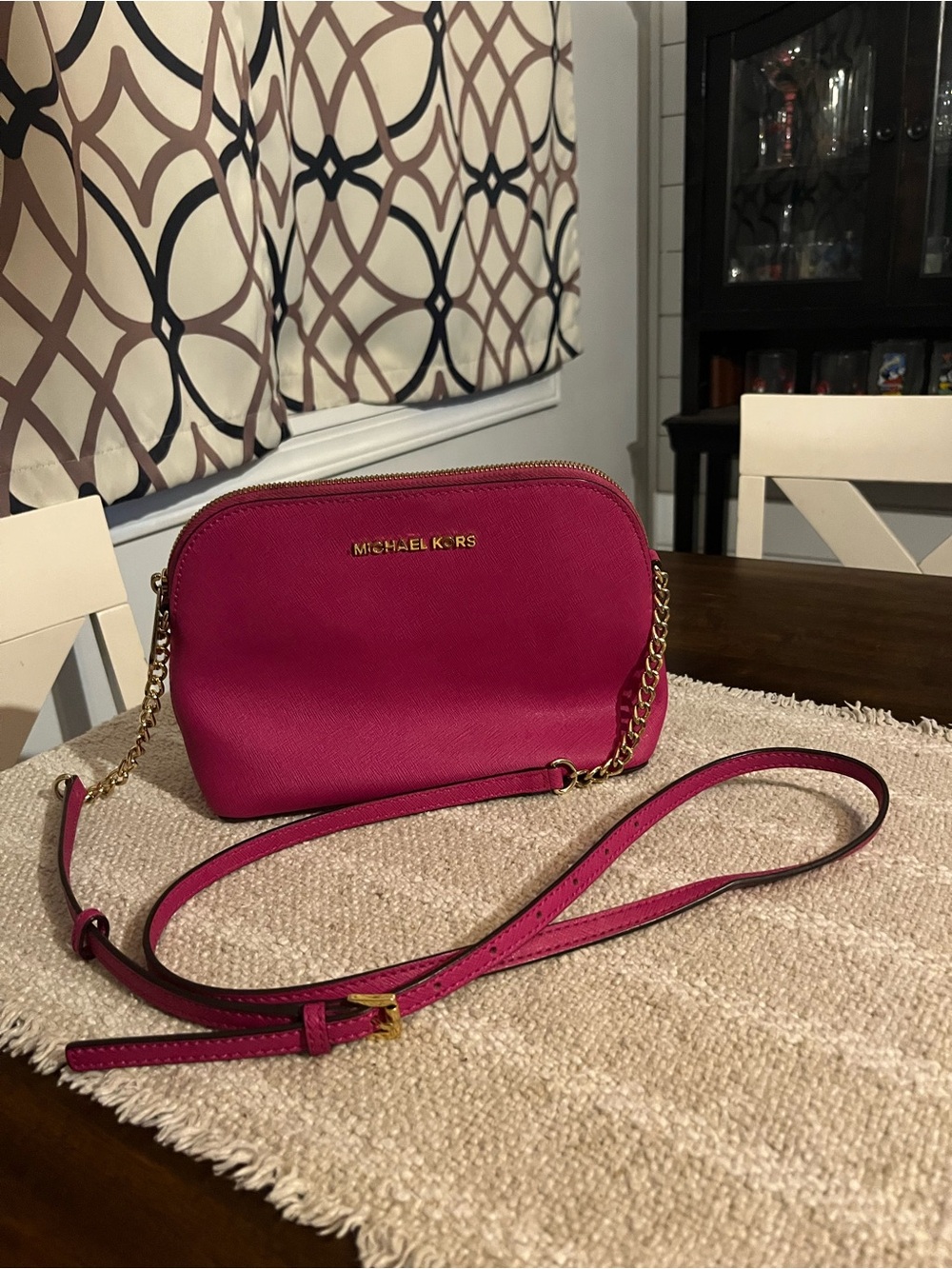 Michael Kors Cindy Large Dome Crossbody Pink